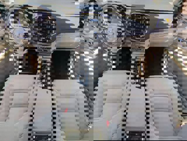 Certified 2025 Volvo XC90 B6 Core image 17