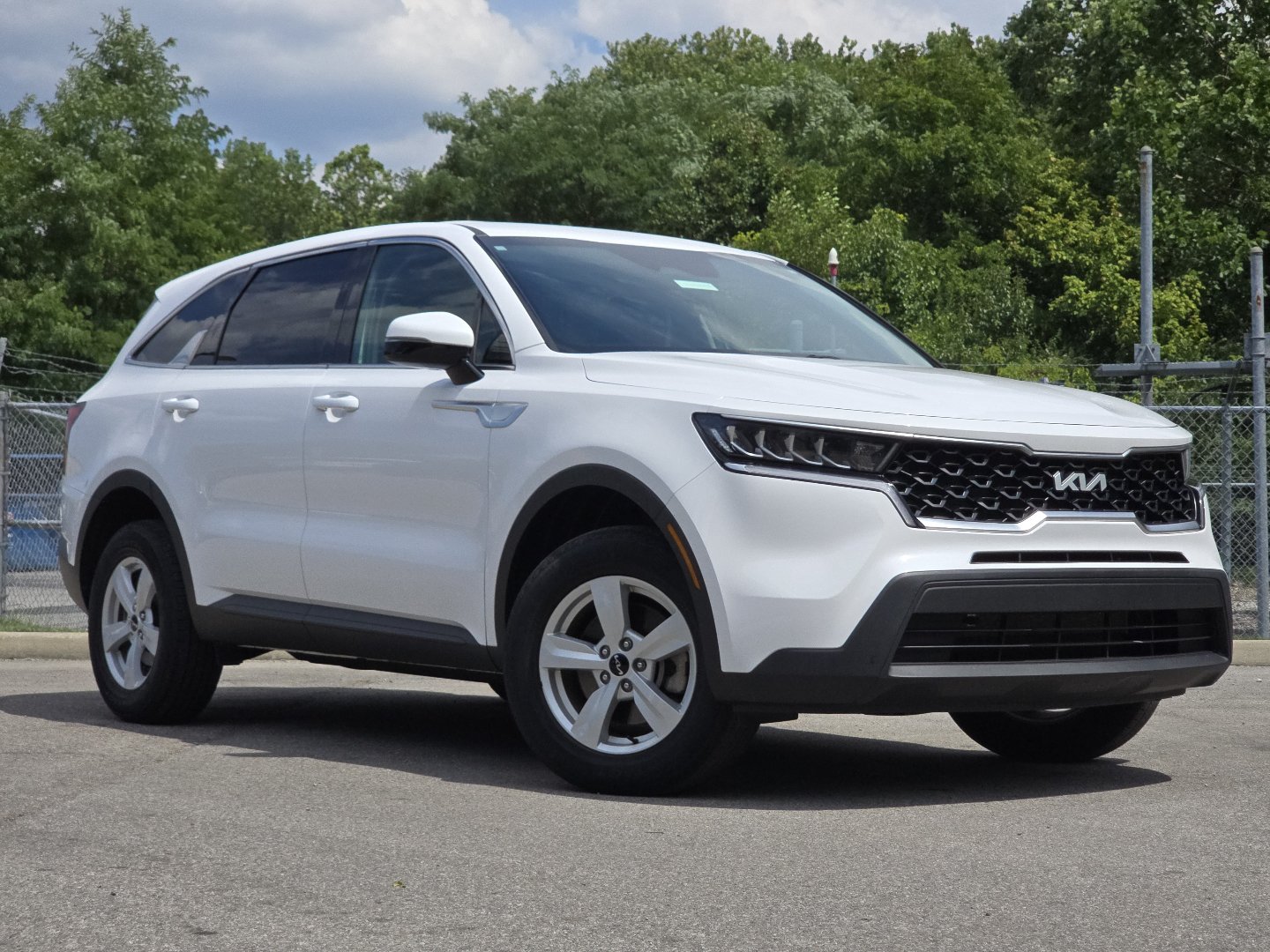 Used 2023 Kia Sorento LX AWD/4WD image 2