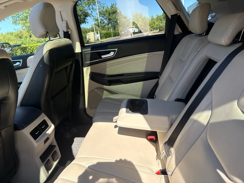 Used 2017 Ford Edge Titanium w/ Equipment Group 301A FWD image 10