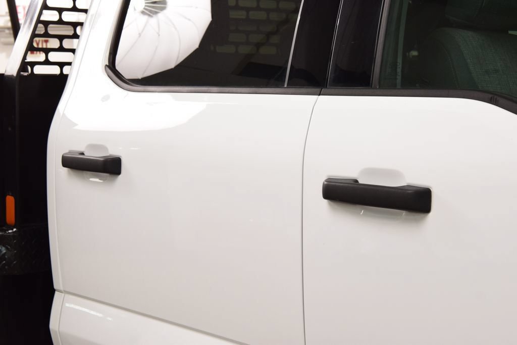 Used 2024 Ford F550 4x4 Crew Cab Super Duty w/ XLT Value Package image 12