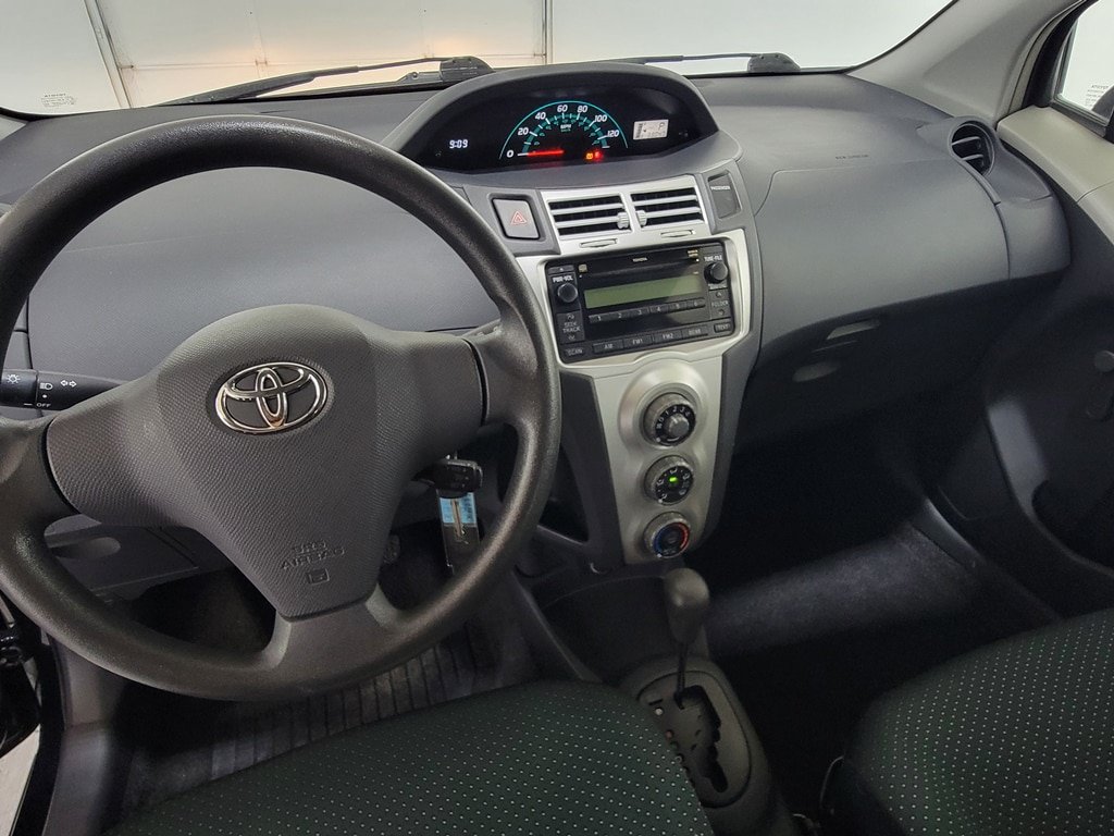 Used 2008 Toyota Yaris 2-Door Hatchback FWD image 11