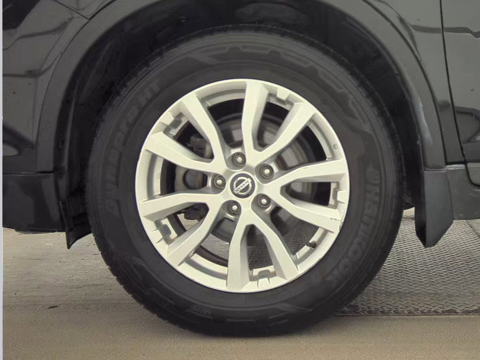 Used 2018 Nissan Rogue SV image 13