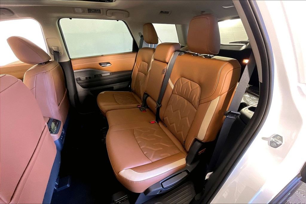 New 2026 Nissan Pathfinder Platinum w/ Cargo Package image 15