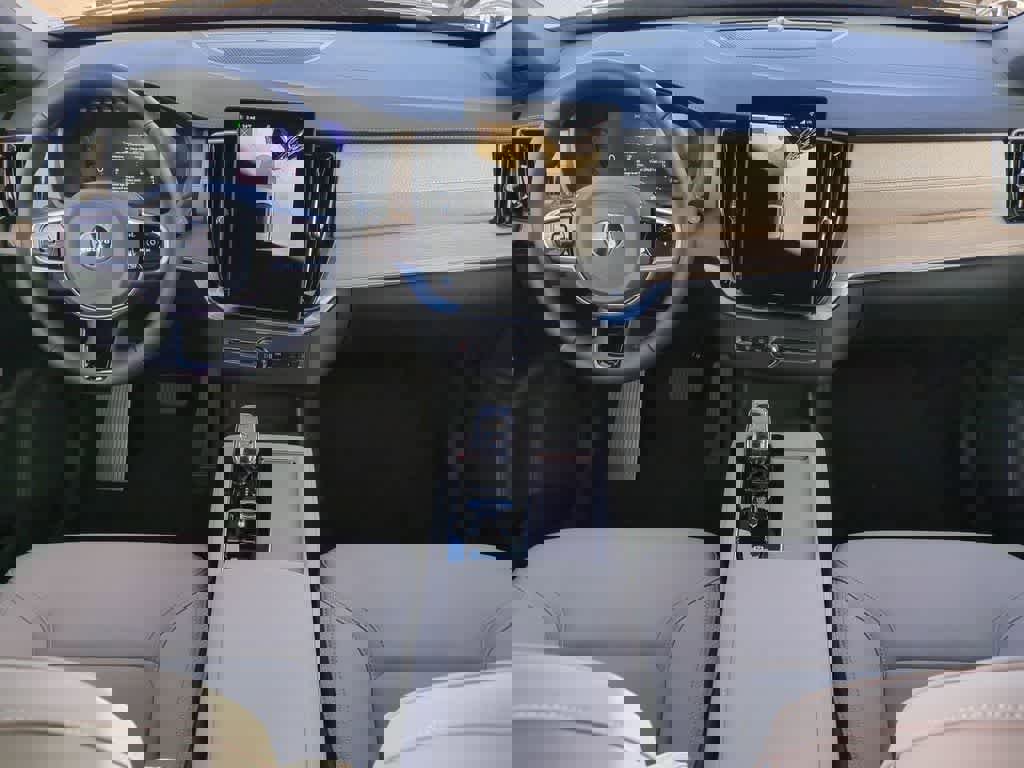 New 2026 Volvo XC90 B5 Plus w/ Protection Package Premier image 7