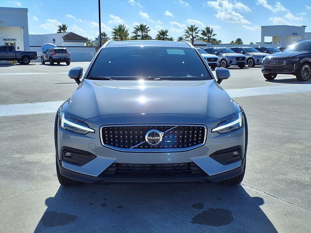 New 2026 Volvo V60 B5 Cross Country Plus w/ Protection Package Premier AWD/4WD image 2