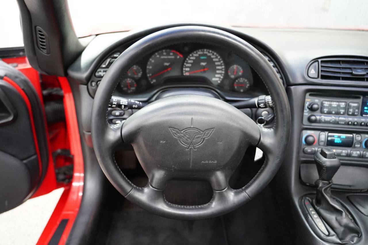 Used 2003 Chevrolet Corvette Coupe w/ Preferred Equipment Group RWD image 17