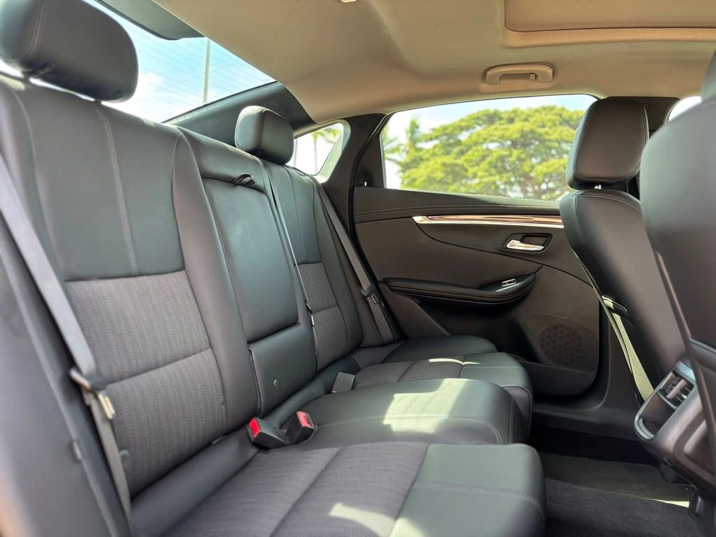 Used 2017 Chevrolet Impala LT w/ Convenience Package image 12