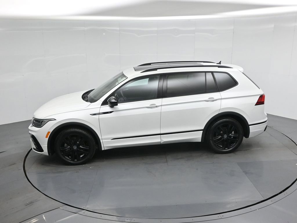 Used 2022 Volkswagen Tiguan SE R-Line FWD image 42