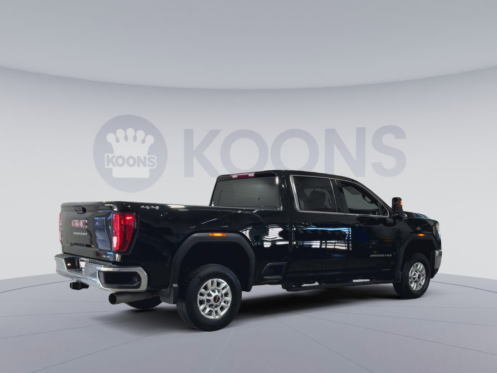 Used 2023 GMC Sierra 2500 SLE w/ SLE Convenience Package image 2