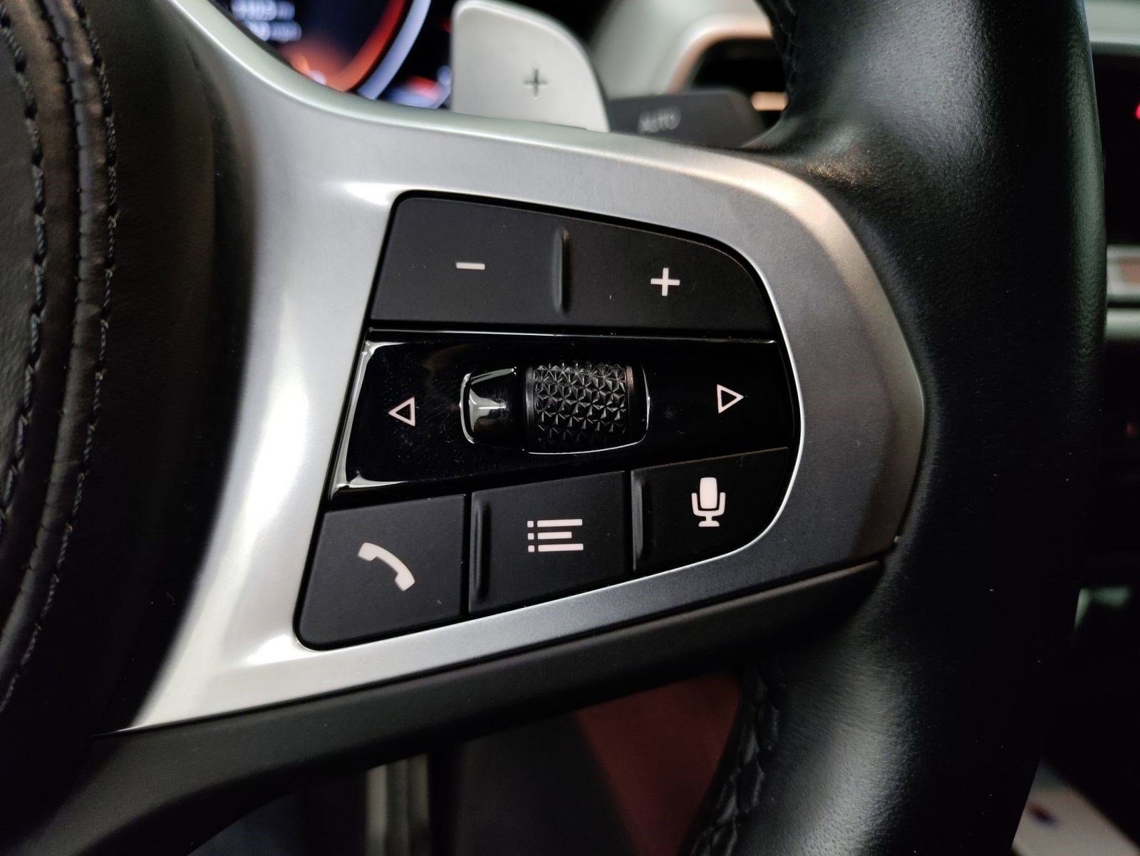 Used 2023 BMW X4 xDrive30i w/ M Sport Package image 17