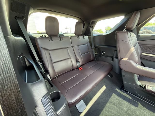Used 2025 Ford Explorer Platinum w/ Ultimate Package AWD/4WD image 12