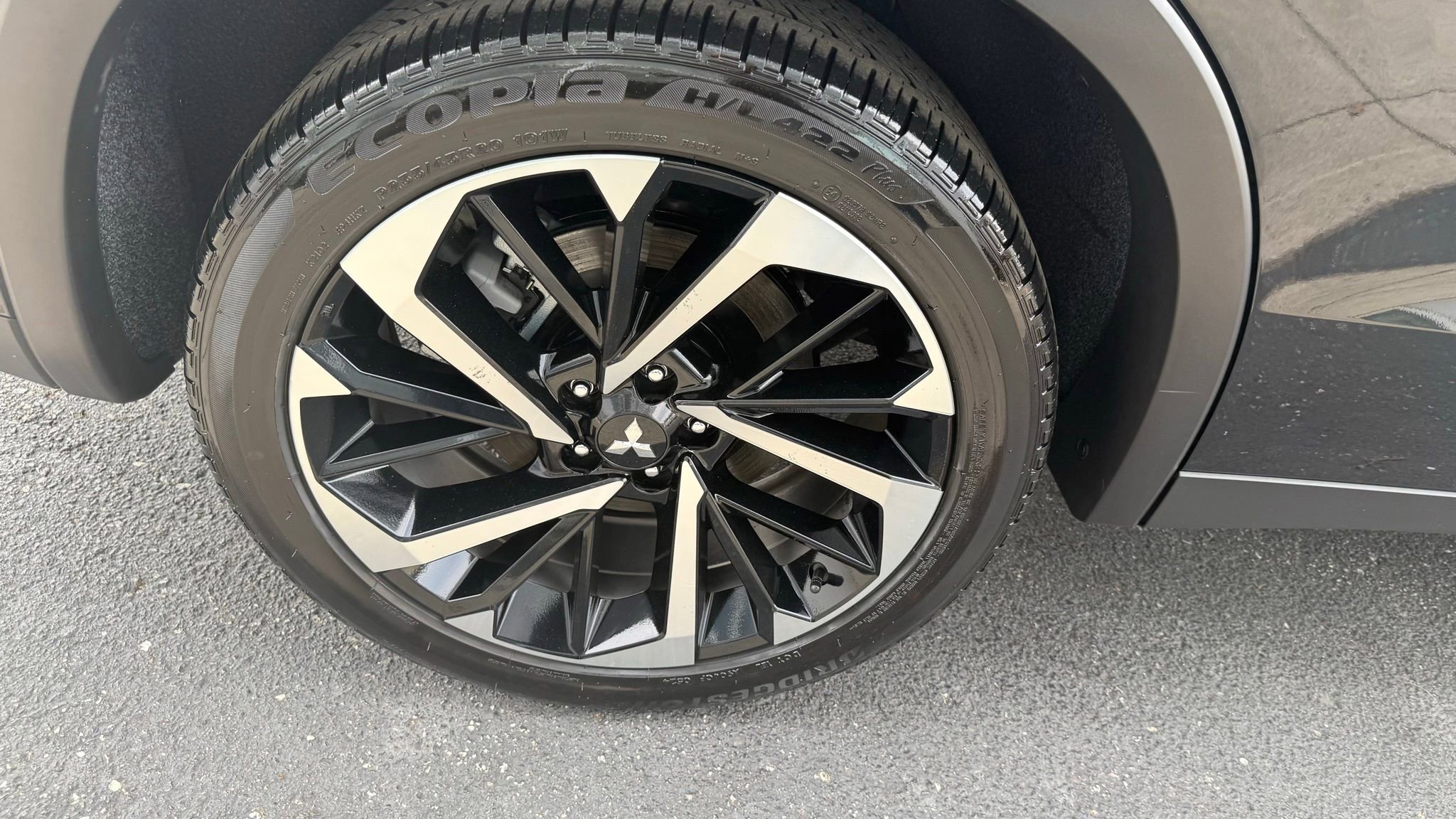 Used 2024 Mitsubishi Outlander SE image 17