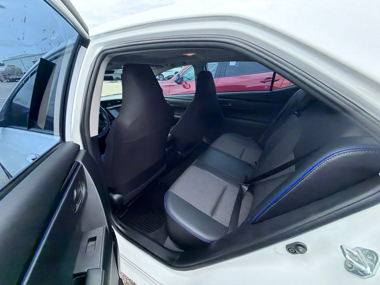 Used 2019 Toyota Corolla SE w/ SE Premium Package FWD image 9