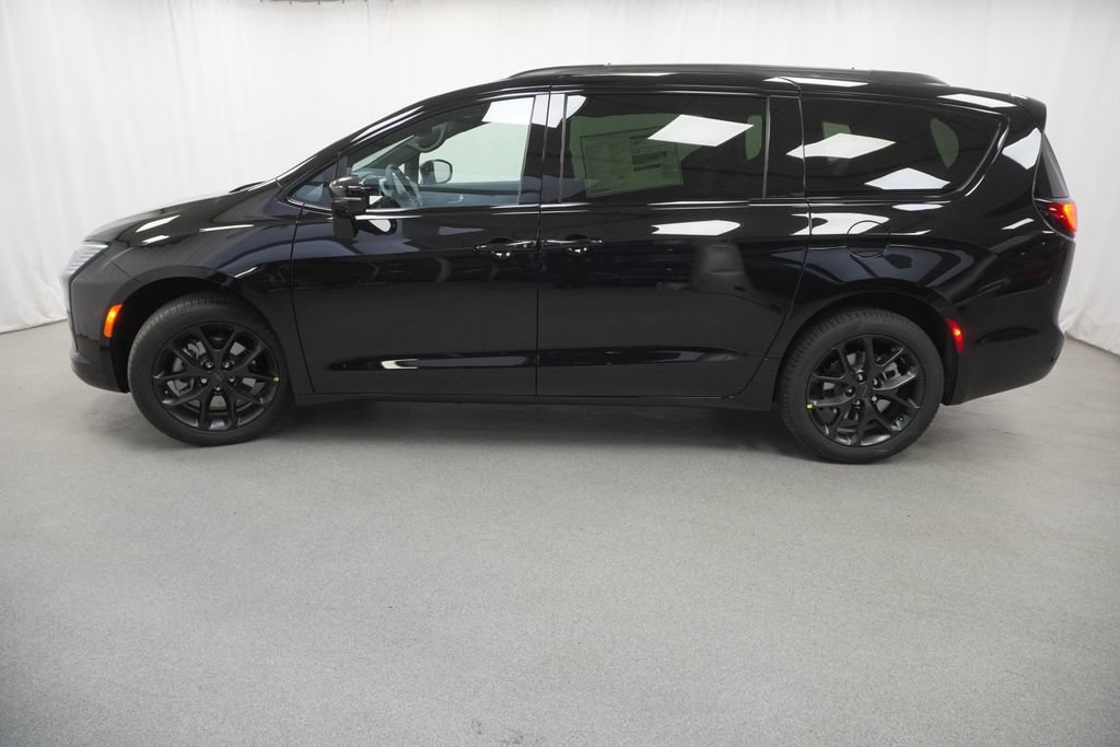 New 2027 Chrysler Pacifica Limited AWD/4WD image 14
