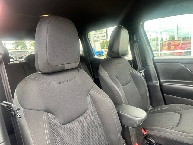 Used 2022 Jeep Renegade Altitude w/ Convenience Group AWD/4WD image 9
