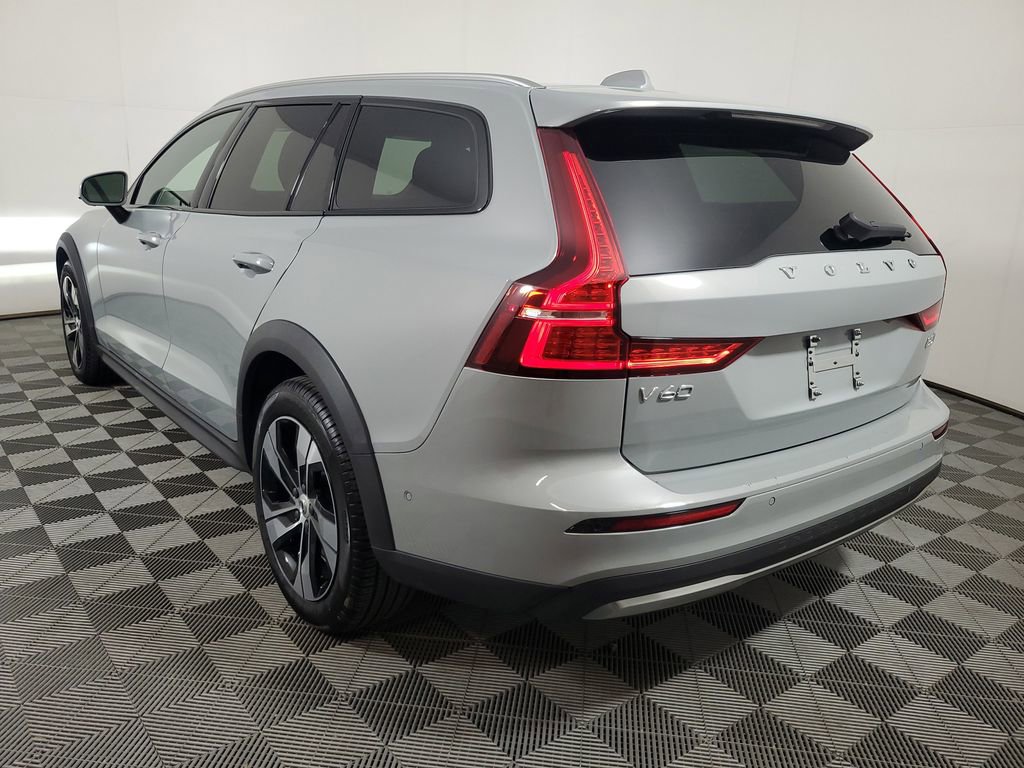Used 2025 Volvo V60 B5 Cross Country Plus AWD/4WD image 6