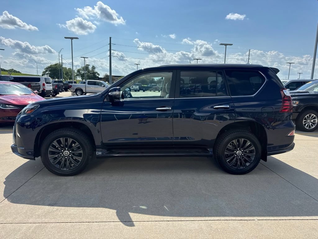 Used 2022 Lexus GX 460 Luxury w/ Sport Design Package AWD/4WD image 28