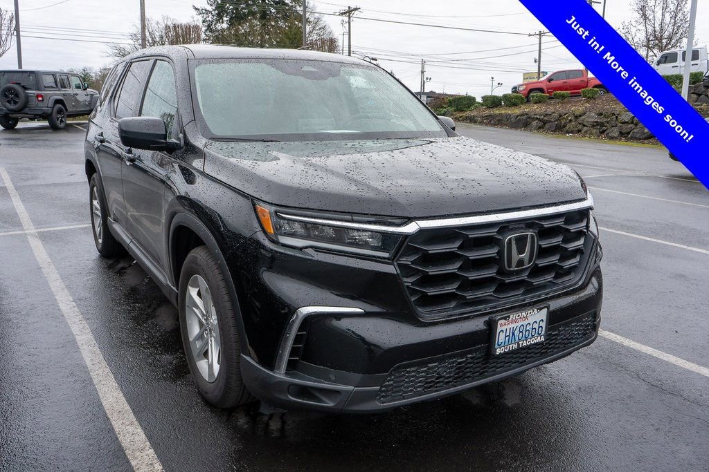 Used 2023 Honda Pilot LX image 1