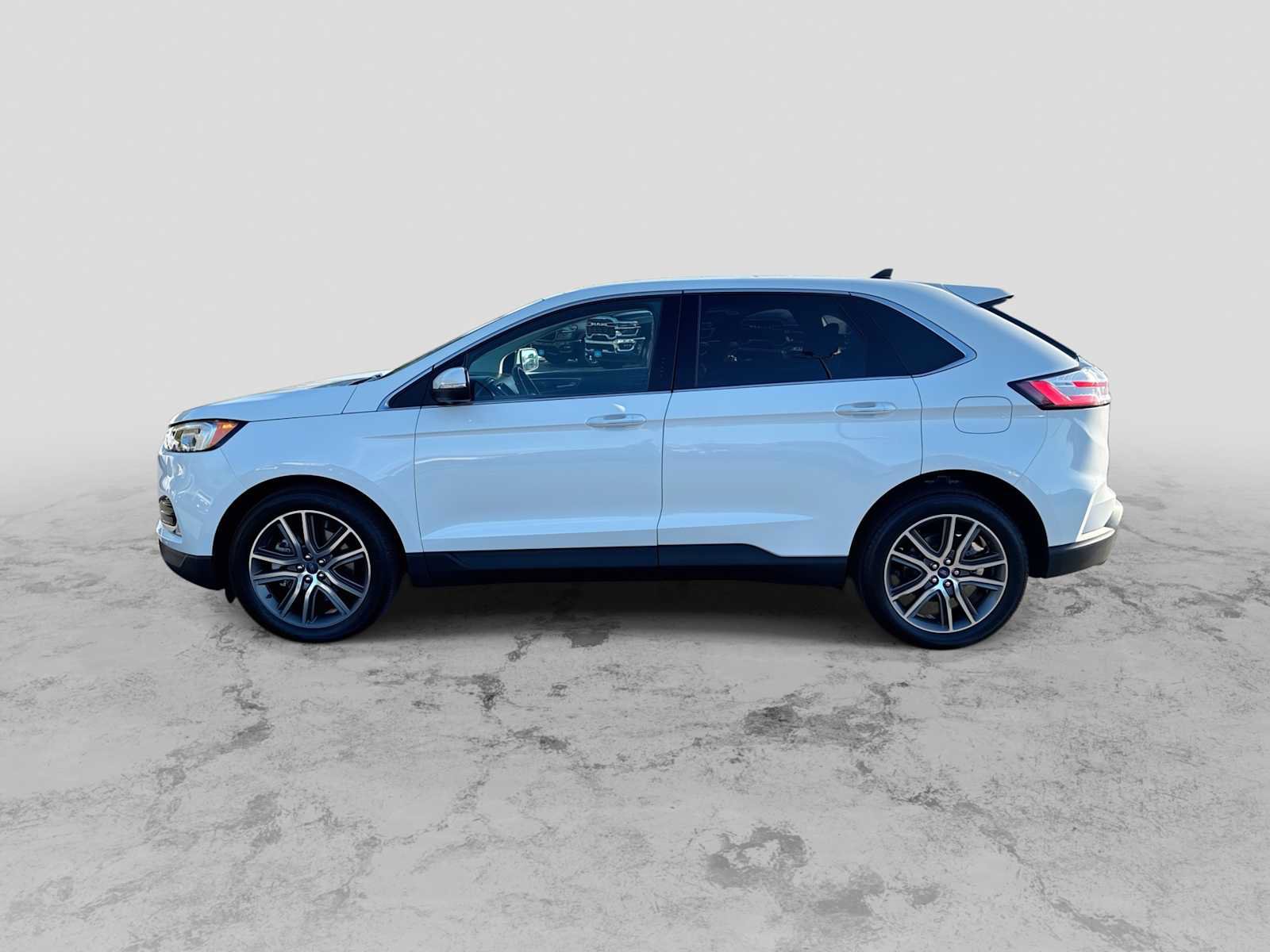 Used 2020 Ford Edge Titanium w/ Class II Trailer Tow Package AWD/4WD image 5