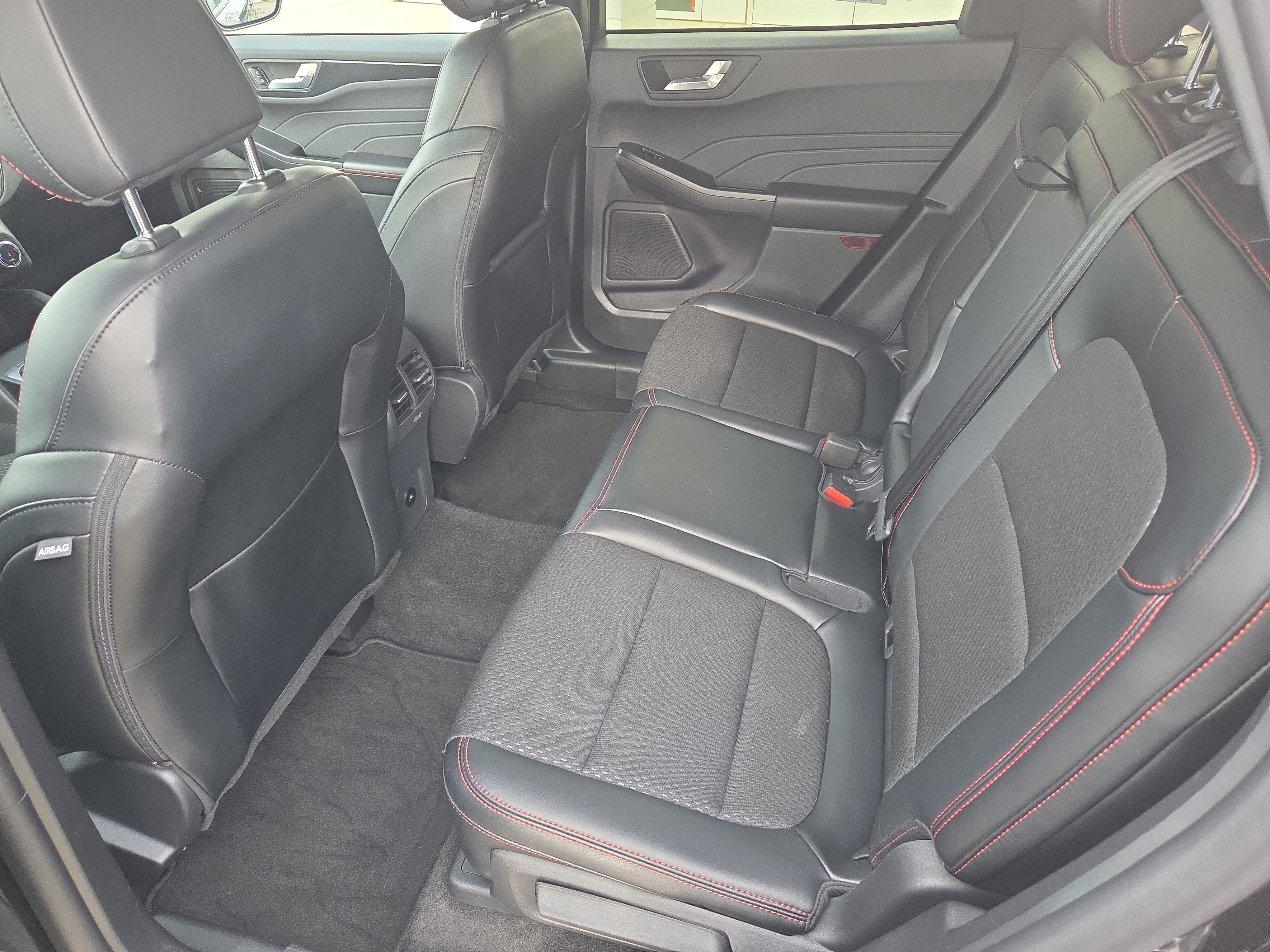 Used 2025 Ford Escape ST-Line image 13