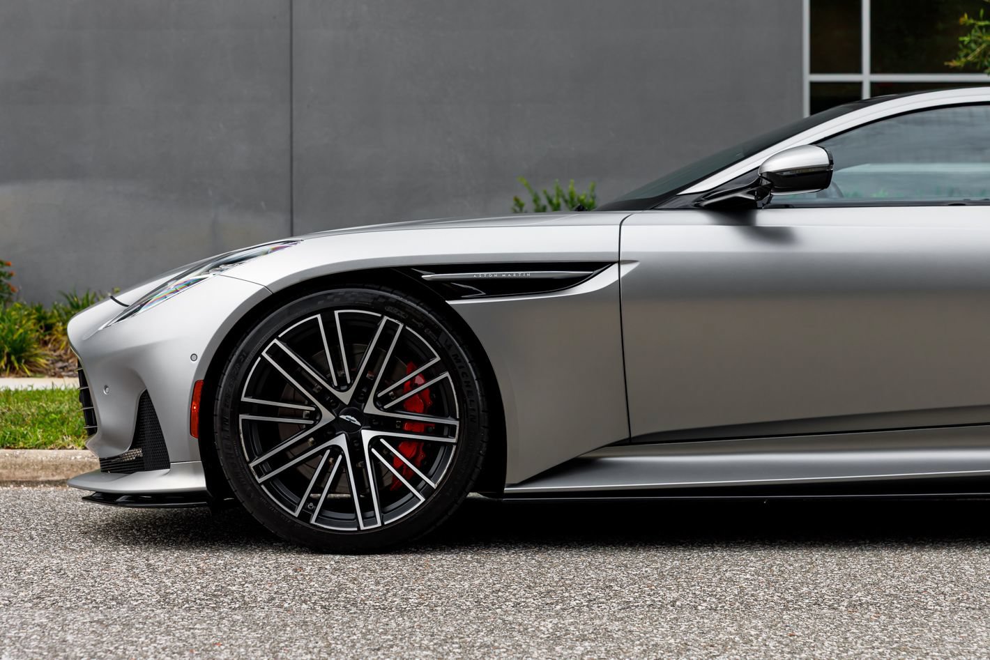 Used 2024 Aston Martin DB12 Coupe RWD image 29