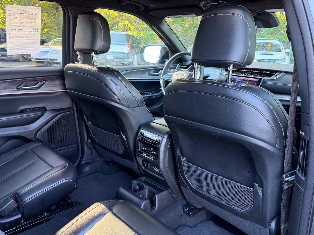 Used 2024 Jeep Grand Cherokee L Limited w/ Black Appearance Package AWD/4WD image 21