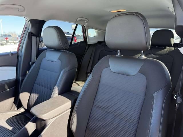 Certified 2025 Chevrolet Trax LT image 9