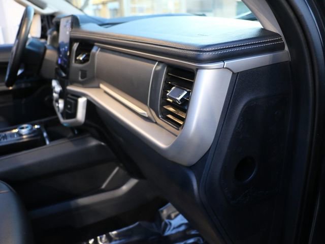 Used 2023 Ford Expedition Max XLT image 11