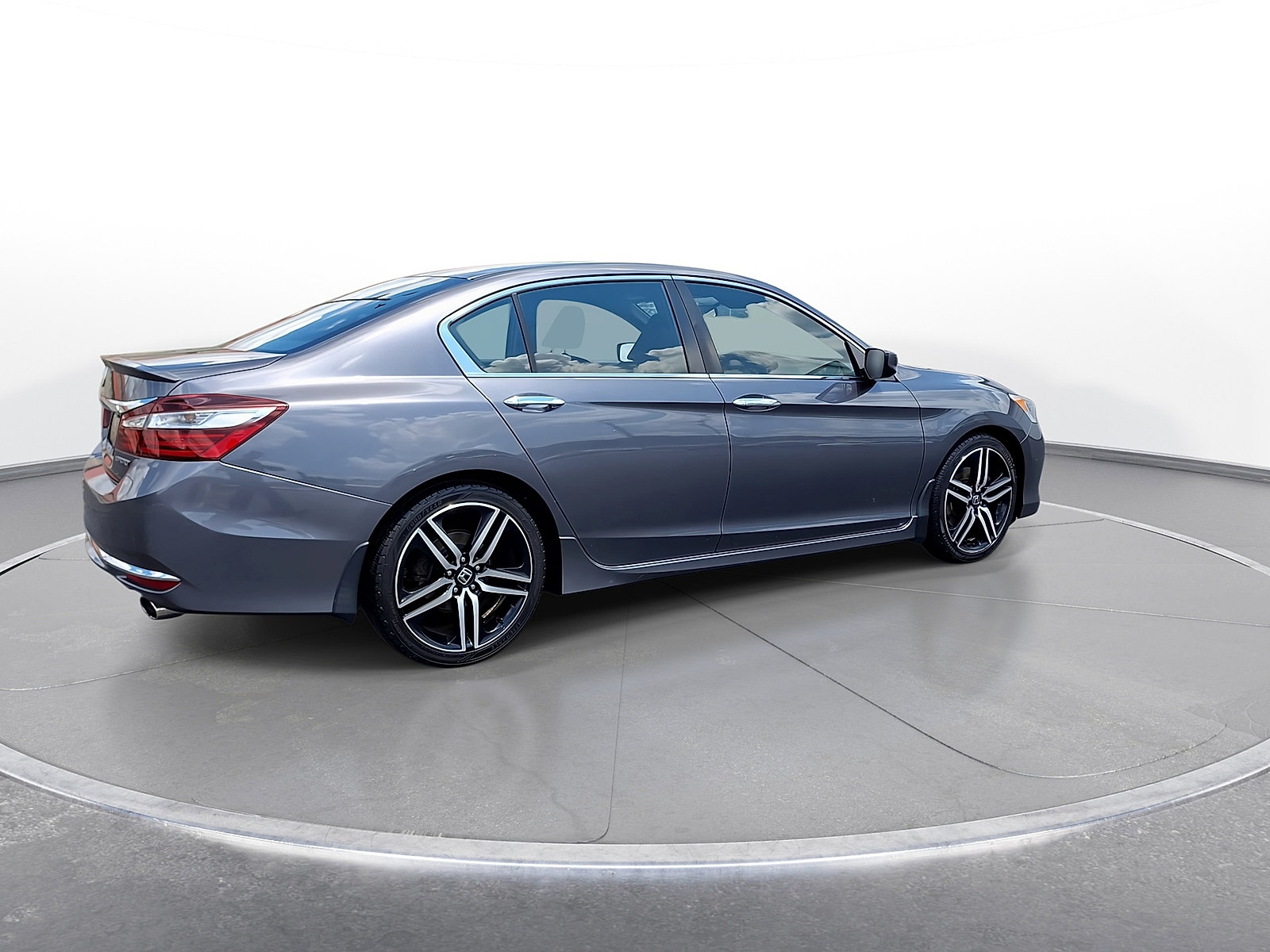 Used 2017 Honda Accord Sport image 8