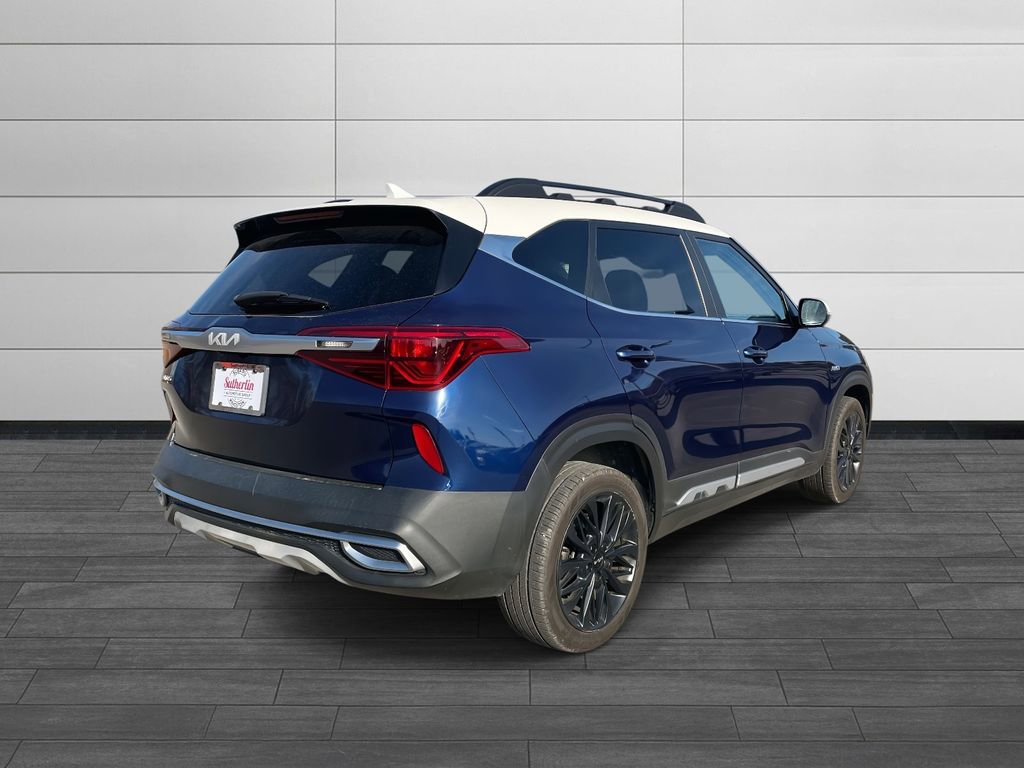 Used 2022 Kia Seltos Nightfall Edition image 3