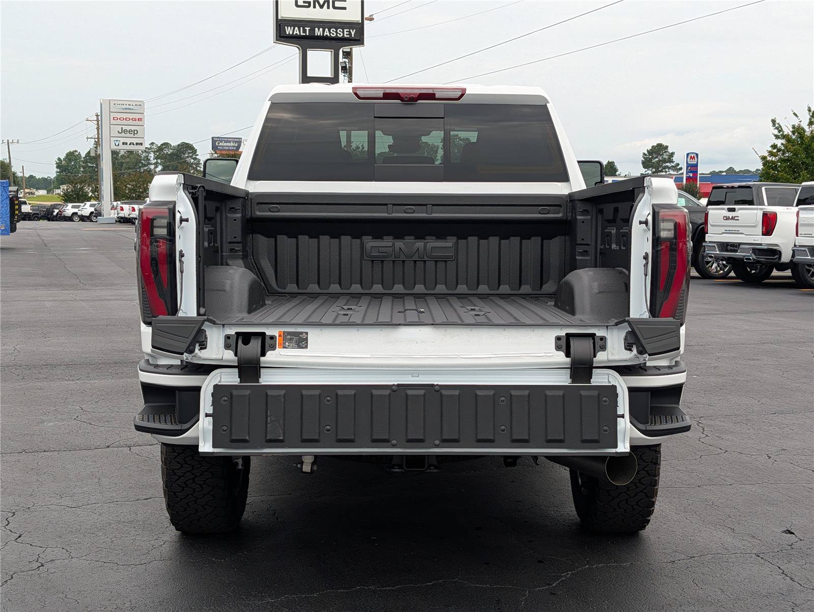New 2026 GMC Sierra 2500 AT4 w/ AT4 Premium Plus Package AWD/4WD image 5