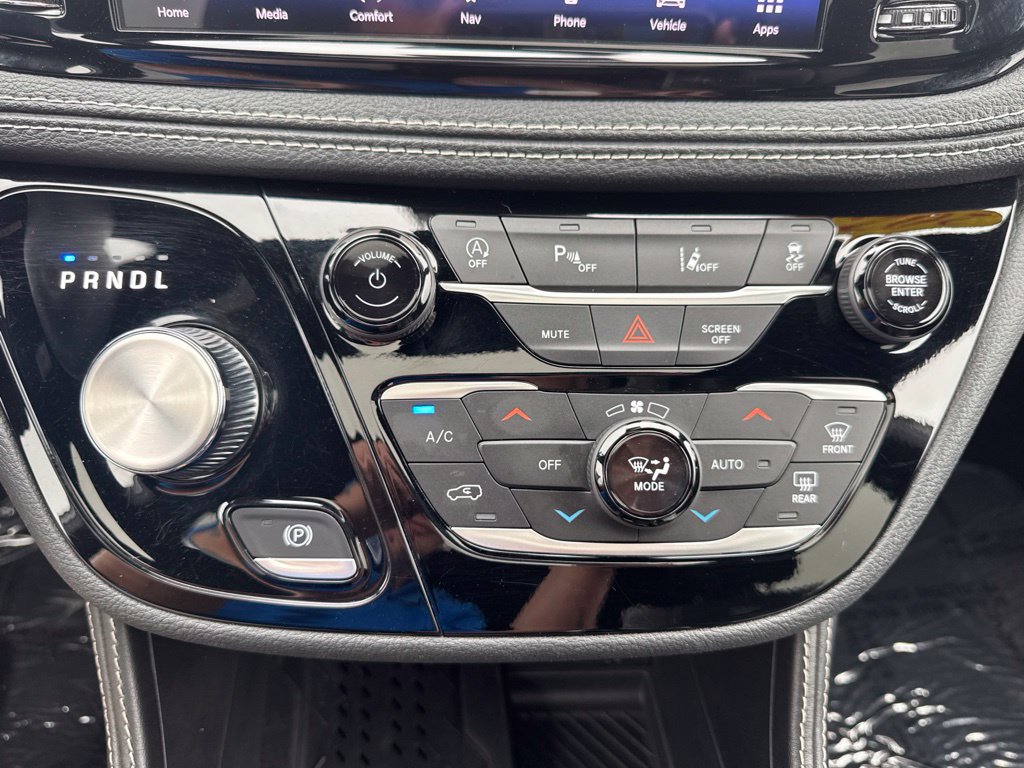 Used 2025 Chrysler Pacifica Limited FWD image 18