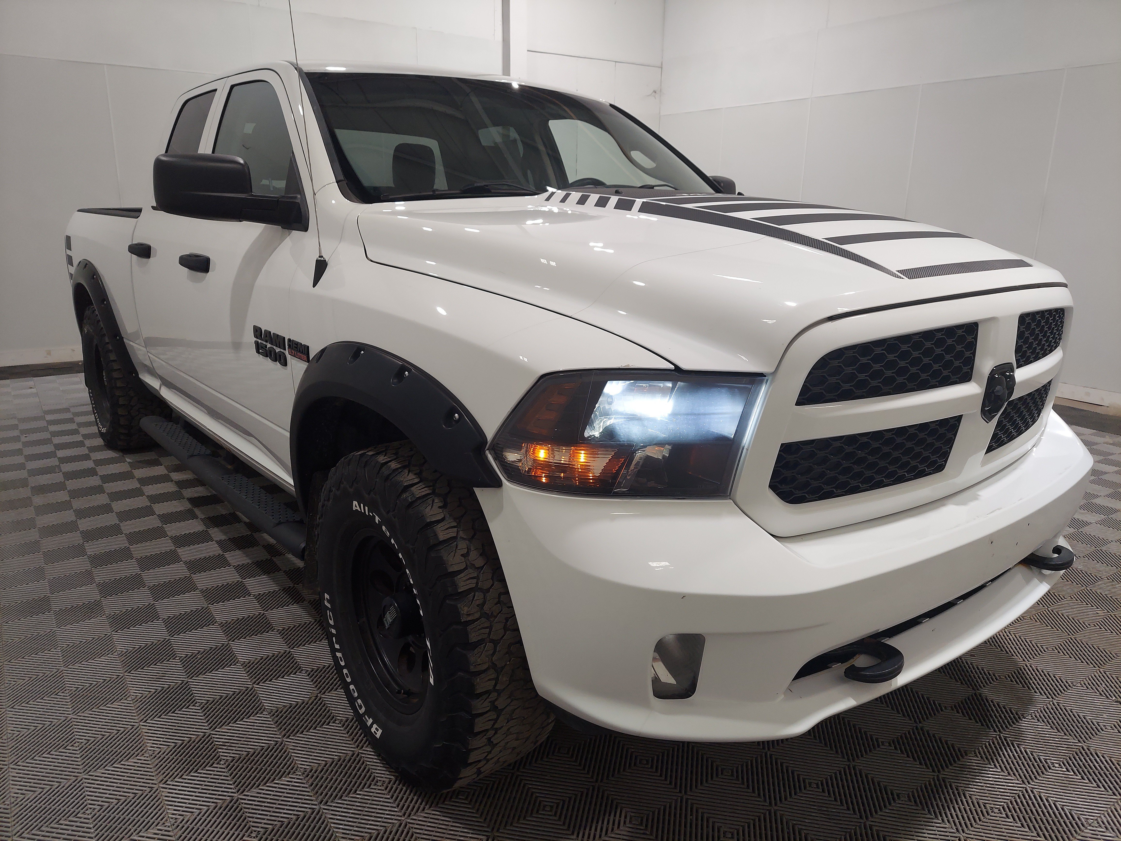 Used 2018 RAM 1500 Express w/ Express Value Package AWD/4WD image 4