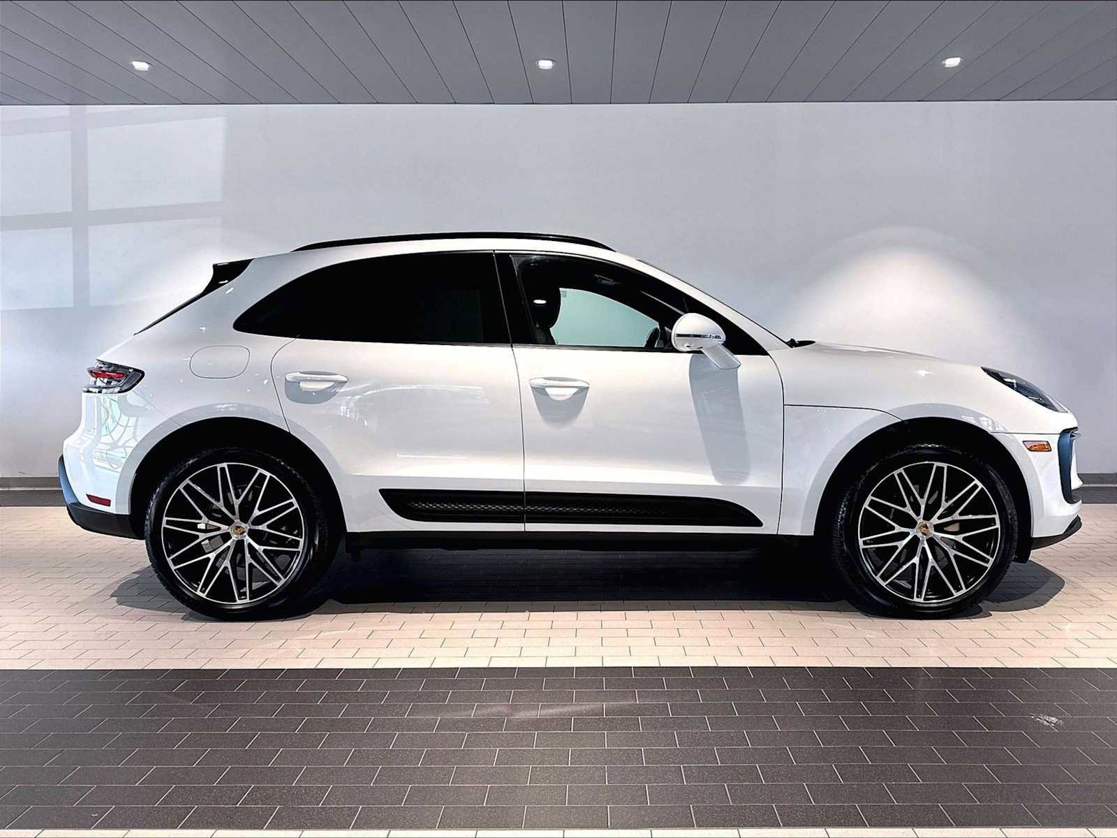 Used 2026 Porsche Macan AWD/4WD image 11