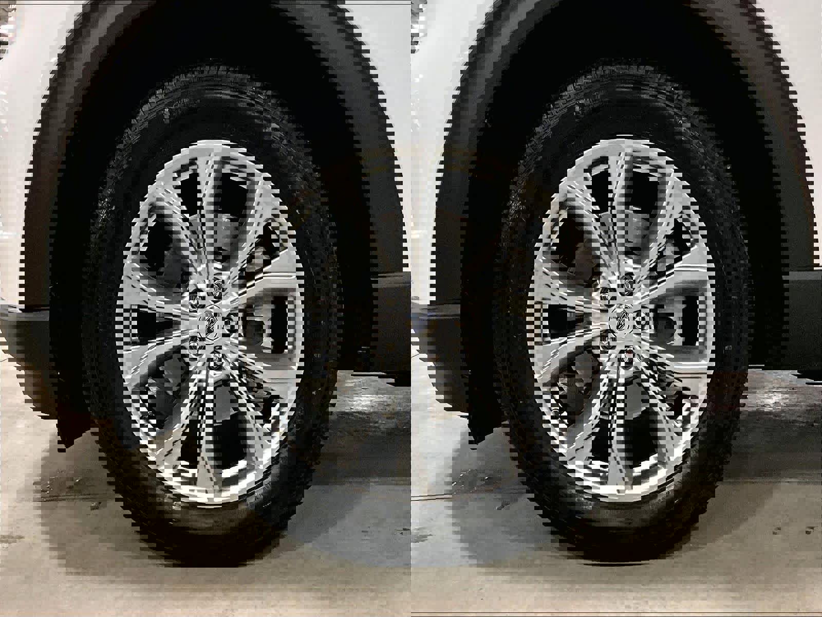 Used 2023 Ford Explorer Limited w/ Limited Technology Package image 7