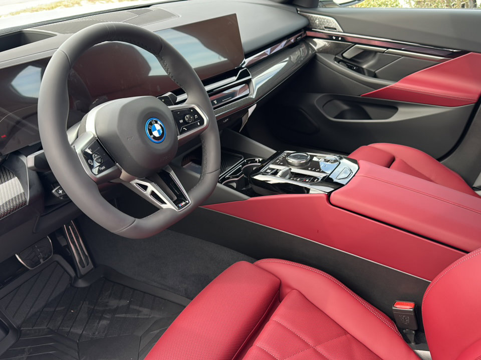 New 2026 BMW 550e xDrive image 9