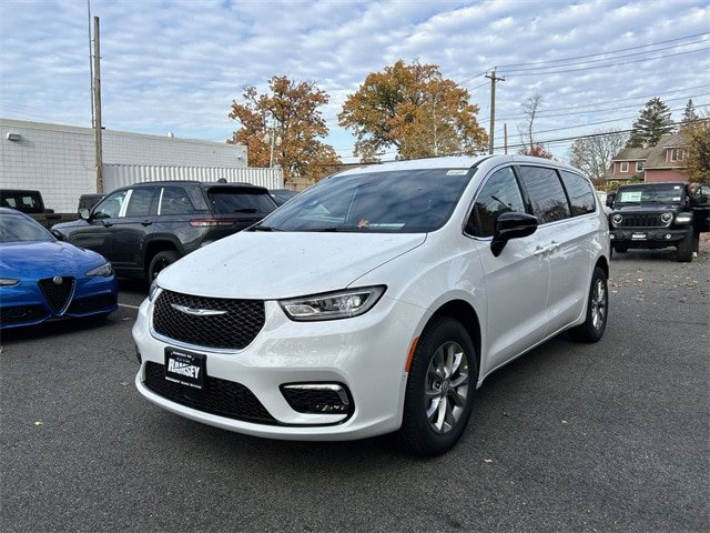 New 2026 Chrysler Pacifica Select AWD/4WD image 4