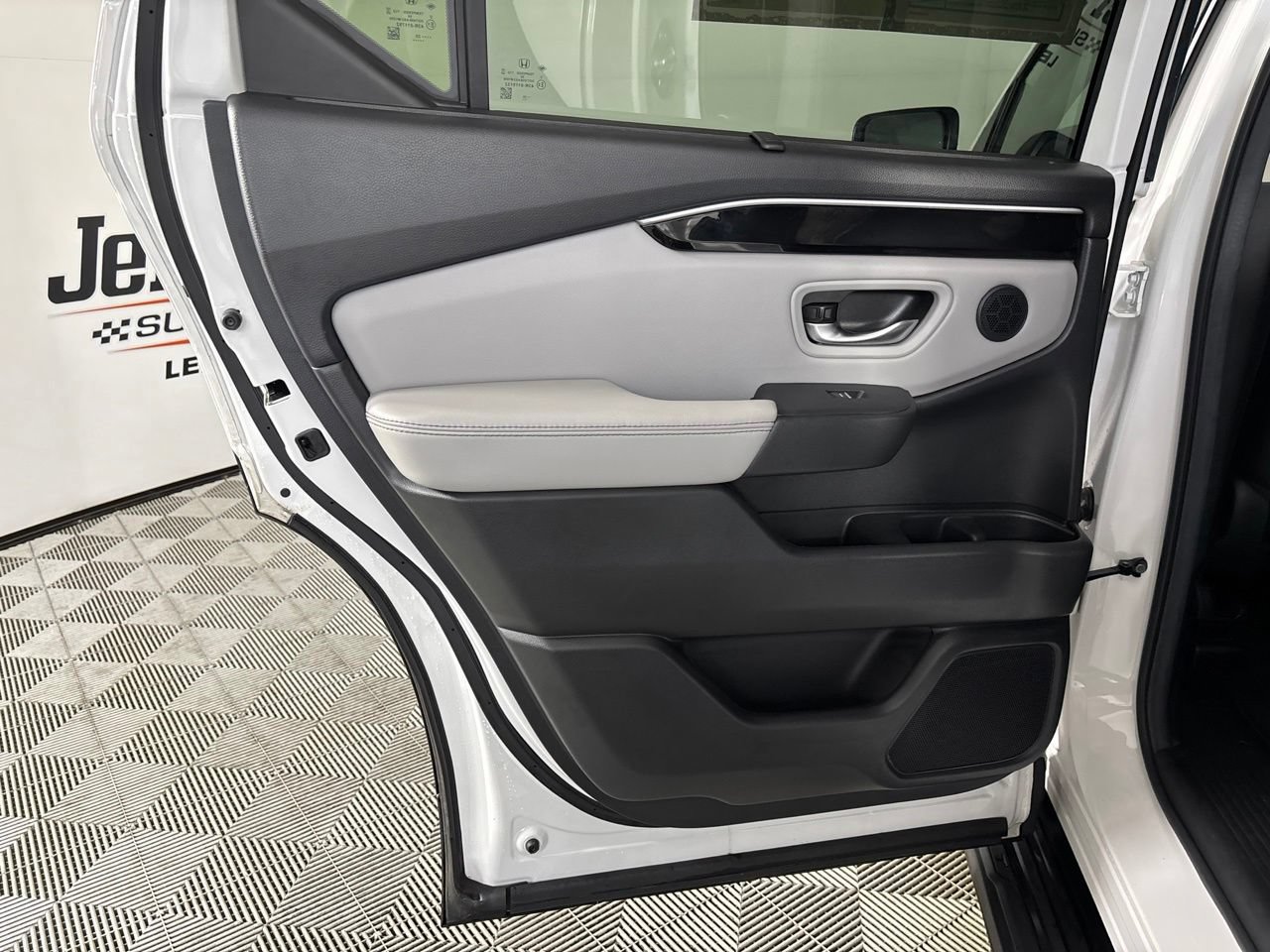 Used 2025 Honda Pilot Touring image 24