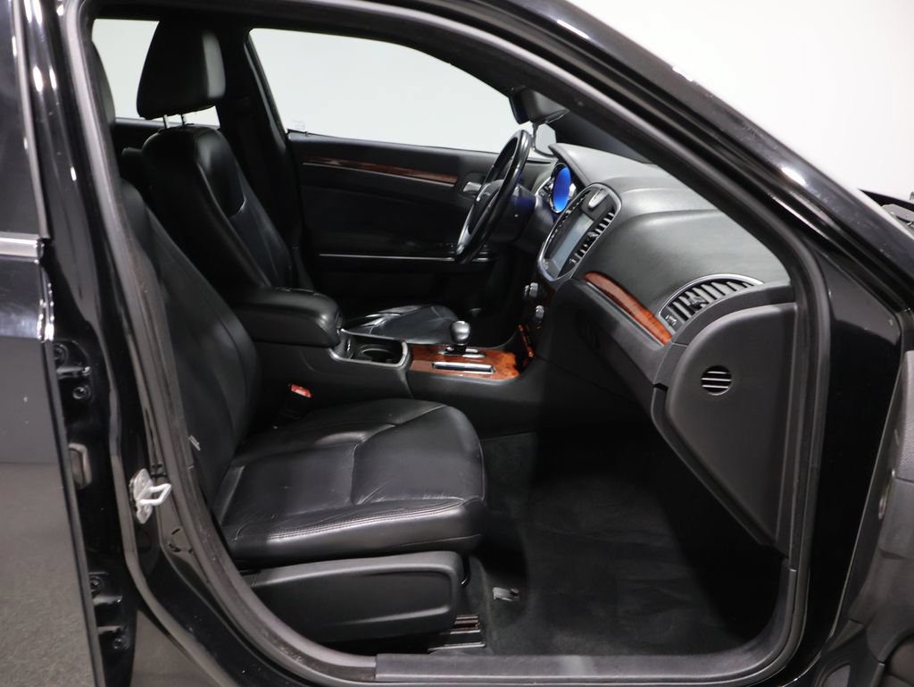 Used 2013 Chrysler 300 RWD image 13