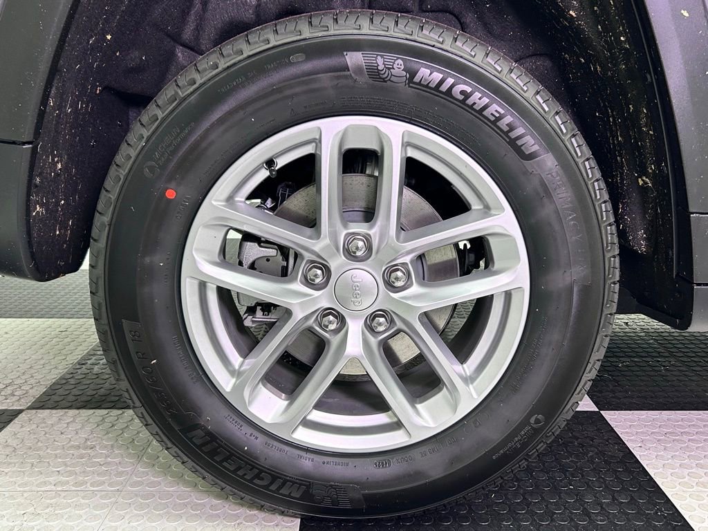 New 2025 Jeep Grand Cherokee Laredo X w/ Trailer Tow Package image 9