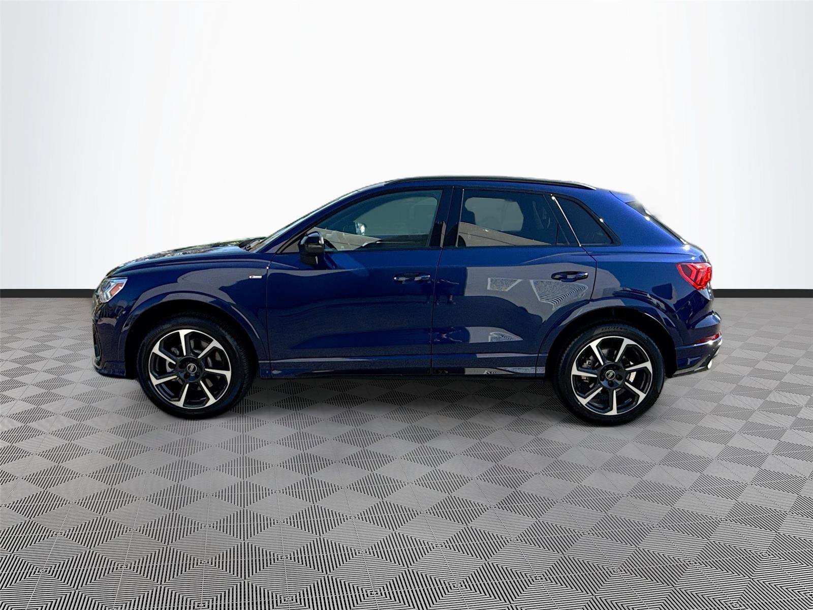Certified 2025 Audi Q3 2.0T Premium Plus w/ Premium Plus Package image 4