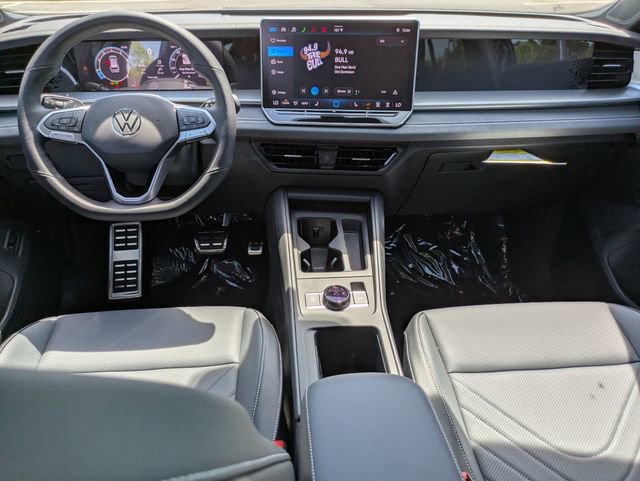 New 2026 Volkswagen Tiguan SE R-Line FWD image 16