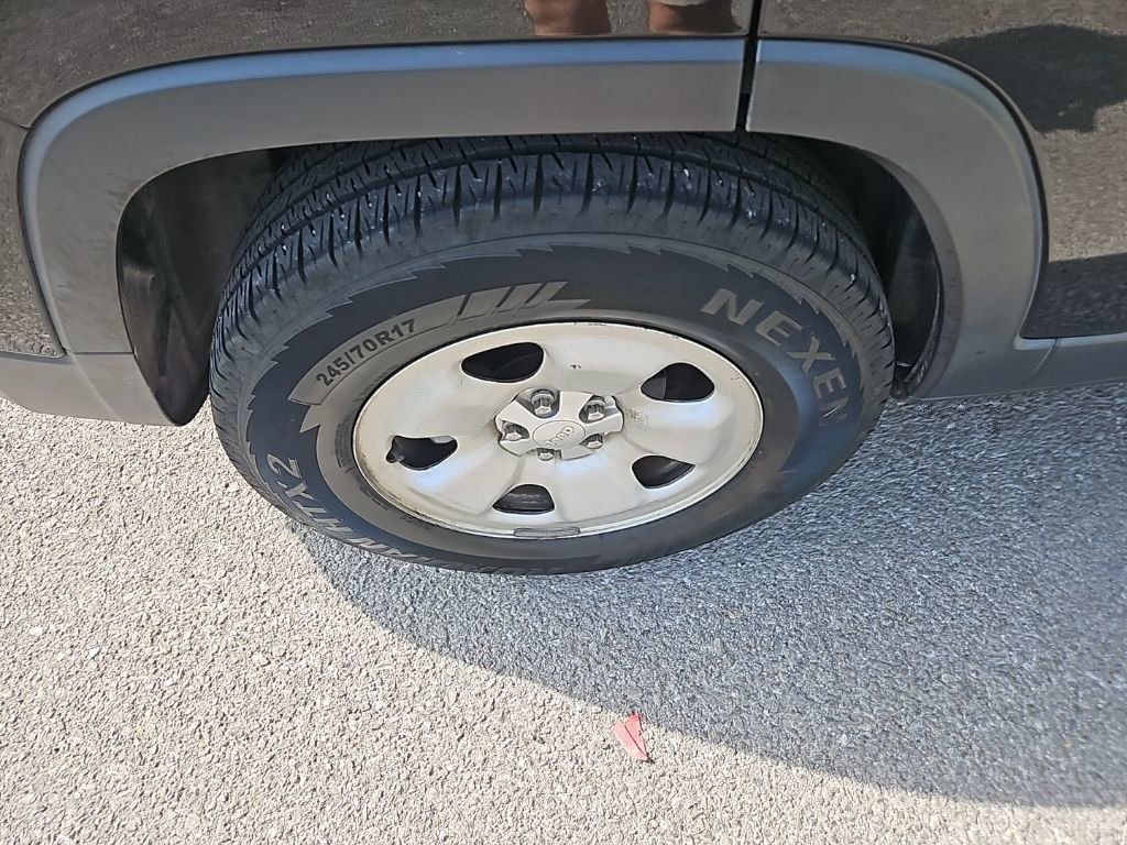 Used 2014 Jeep Cherokee Sport image 11