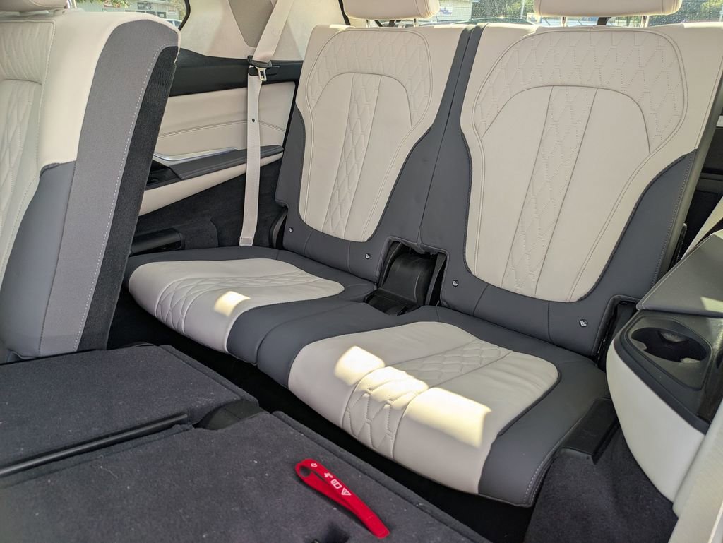 Used 2023 BMW X7 M60i w/ Executive Package image 29