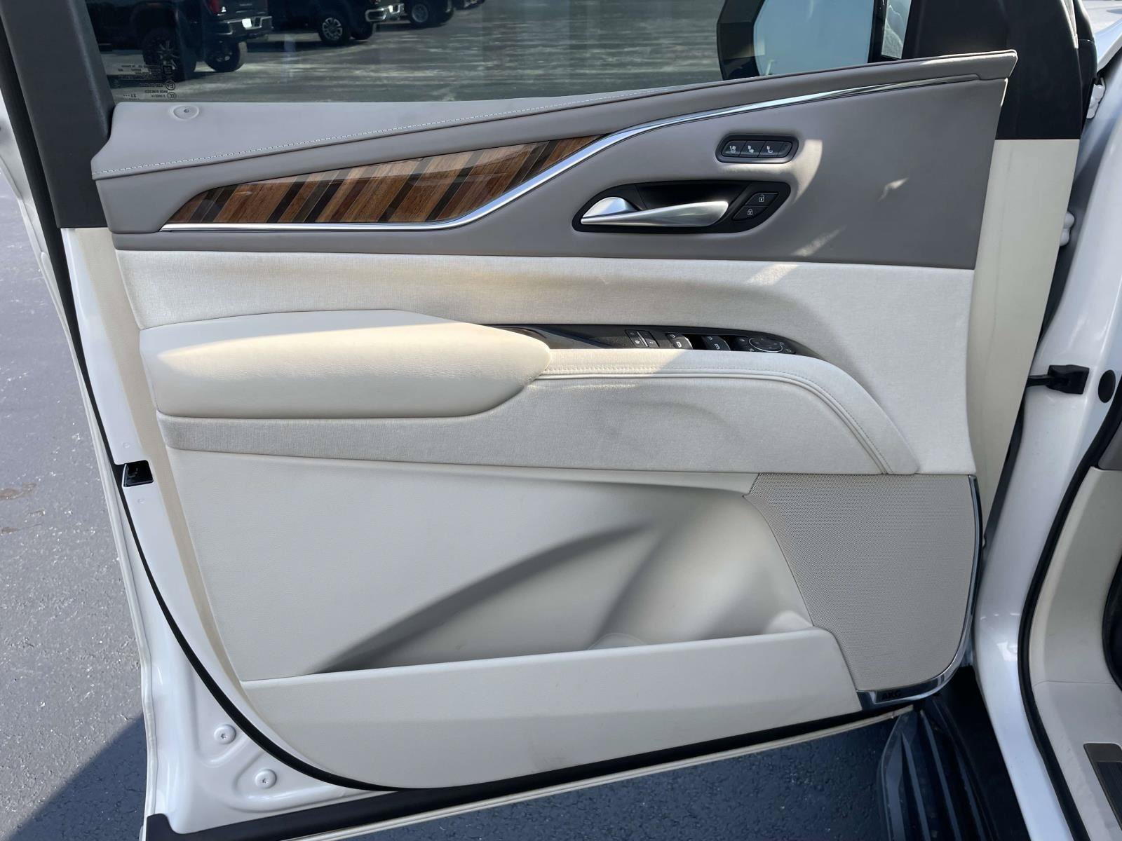 Certified 2024 Cadillac Escalade ESV Premium Luxury Platinum w/ LPO, Floor Liner Package AWD/4WD image 16