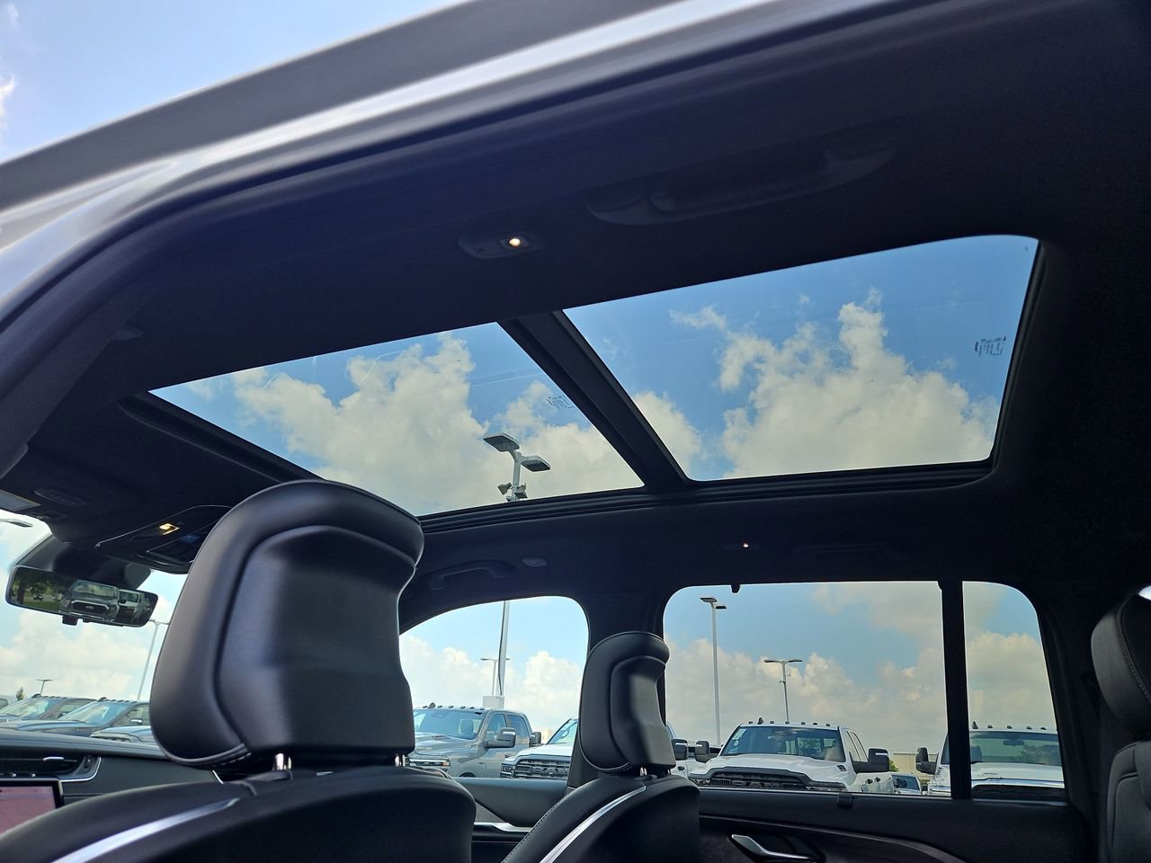 New 2025 Jeep Grand Cherokee Overland w/ Adv Protech Group III image 20