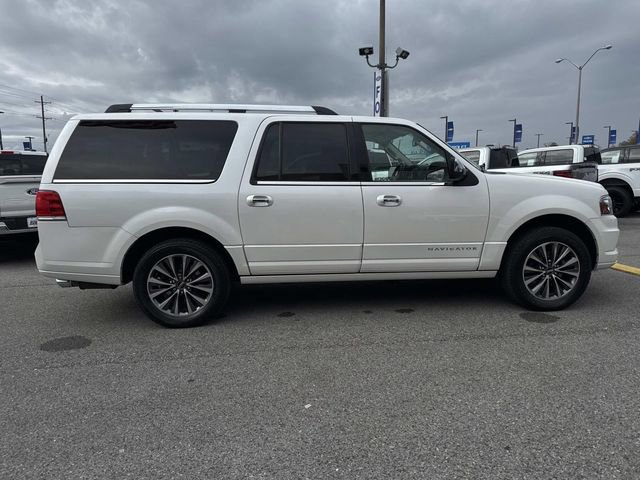 Used 2017 Lincoln Navigator L Select image 4