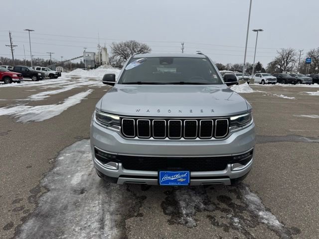 Used 2023 Jeep Wagoneer L Series II AWD/4WD image 2