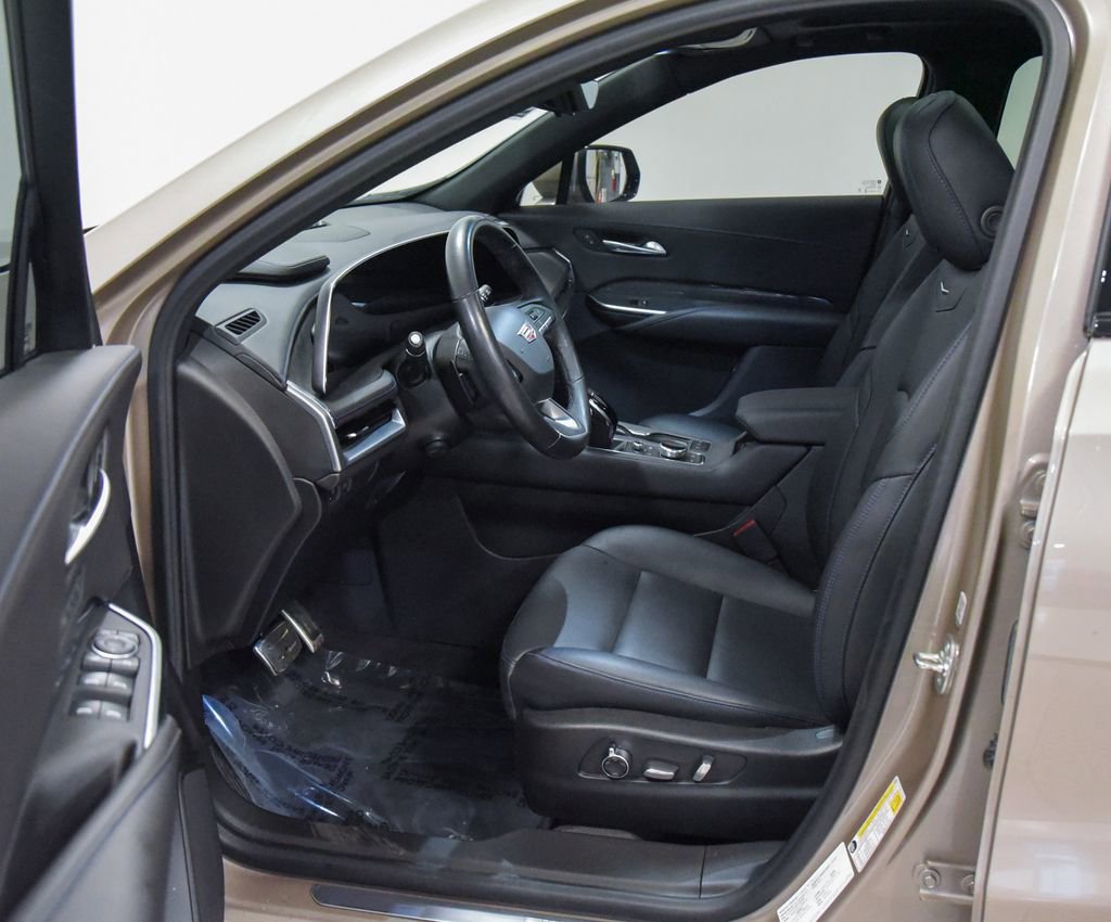 Used 2024 Cadillac XT4 Sport w/ Technology Package image 2
