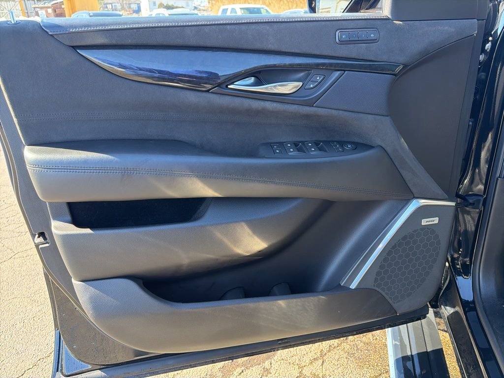 Used 2019 Cadillac Escalade Platinum w/ Escalade Sport Edition AWD/4WD image 20